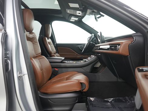Used 2021 Lincoln Aviator Reserve w/ Equipment Group 201A image 11