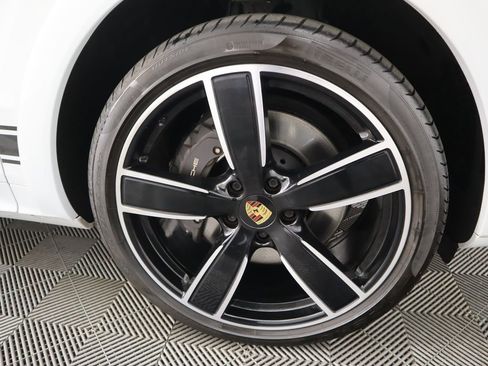 Used 2023 Porsche Cayenne Platinum Edition image 34