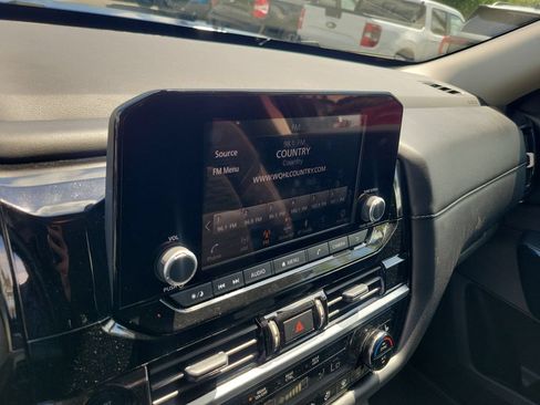 Used 2025 Nissan Pathfinder SV FWD image 30