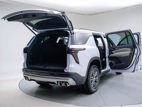 New 2026 Chevrolet Traverse LT w/ Enhanced Driving Package FWD image 21