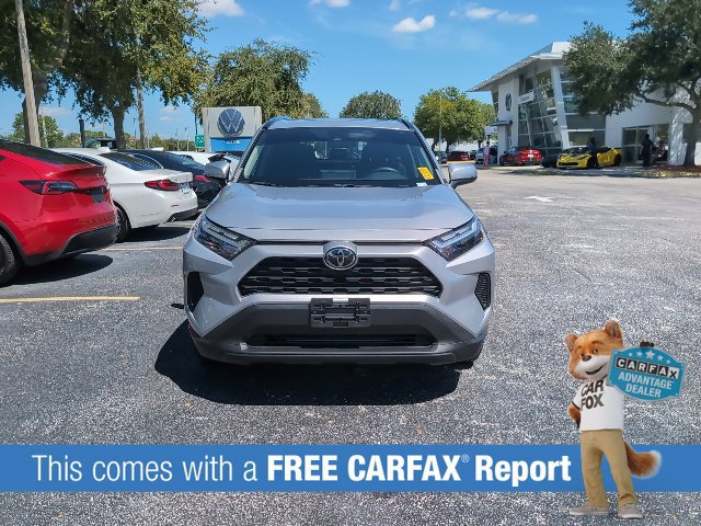 Used 2022 Toyota RAV4 XLE w/ Convenience Package FWD image 2
