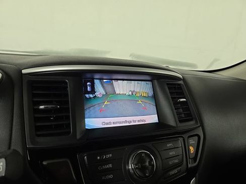 Used 2019 Nissan Pathfinder SV AWD/4WD image 19