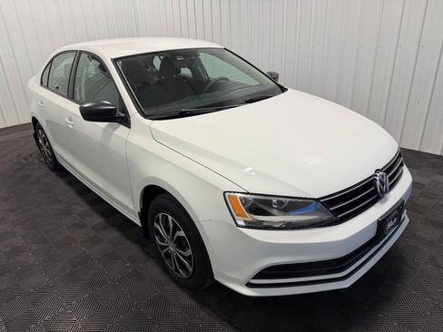 Used 2015 Volkswagen Jetta S image 4