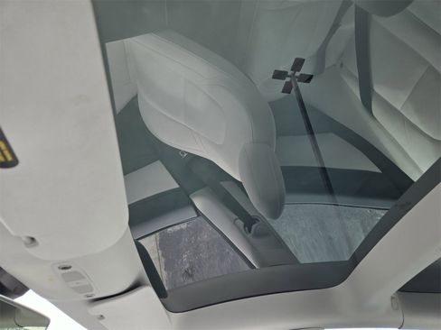 Used 2021 Tesla Model 3 Standard Range Plus image 22