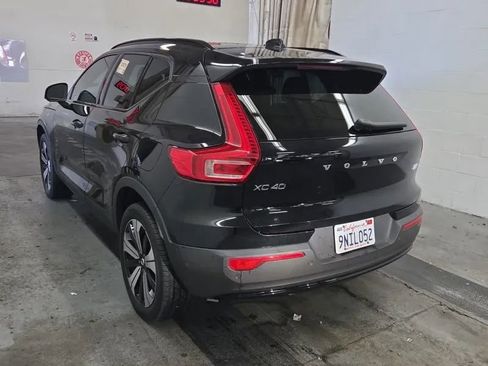 Used 2023 Volvo XC40 Recharge Plus image 2