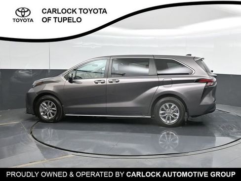 Used 2022 Toyota Sienna LE FWD image 9
