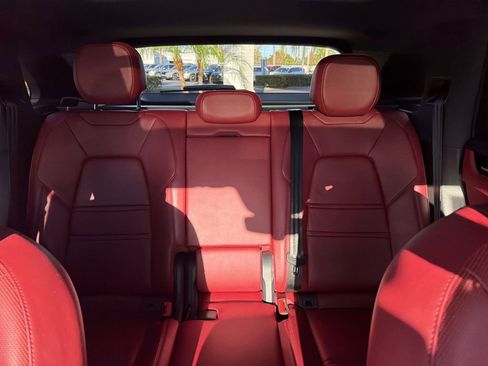 Used 2022 Porsche Cayenne image 12