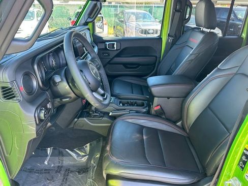 Used 2025 Jeep Gladiator Rubicon AWD/4WD image 29