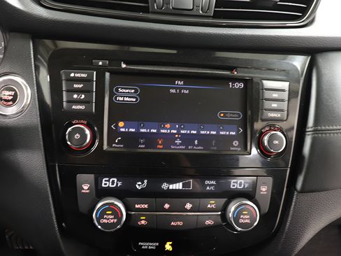 Used 2018 Nissan Rogue SL AWD/4WD image 10