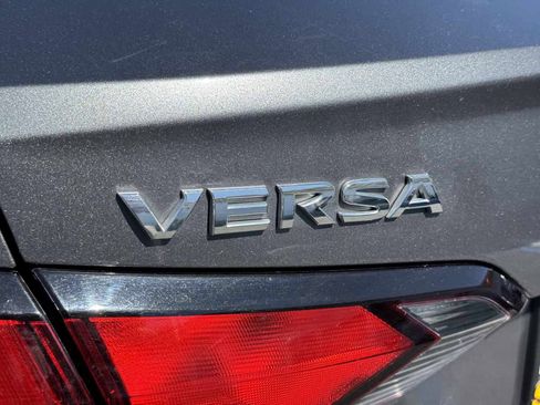 Used 2020 Nissan Versa SV FWD image 10