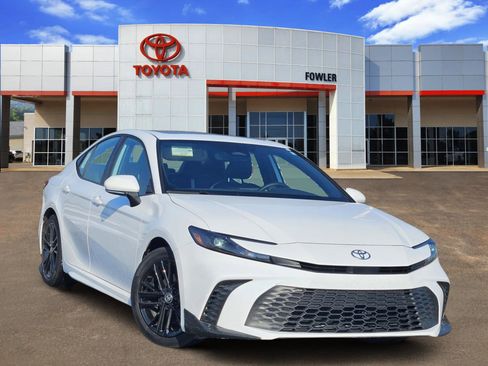 Used 2025 Toyota Camry SE w/ Multimedia Upgrade Package image 1