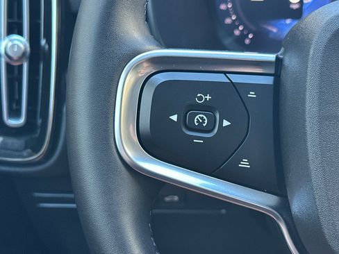 Certified 2023 Volvo XC40 B5 Plus w/ Protection Package Premier image 27