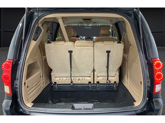 Used 2016 Dodge Grand Caravan SXT FWD image 25