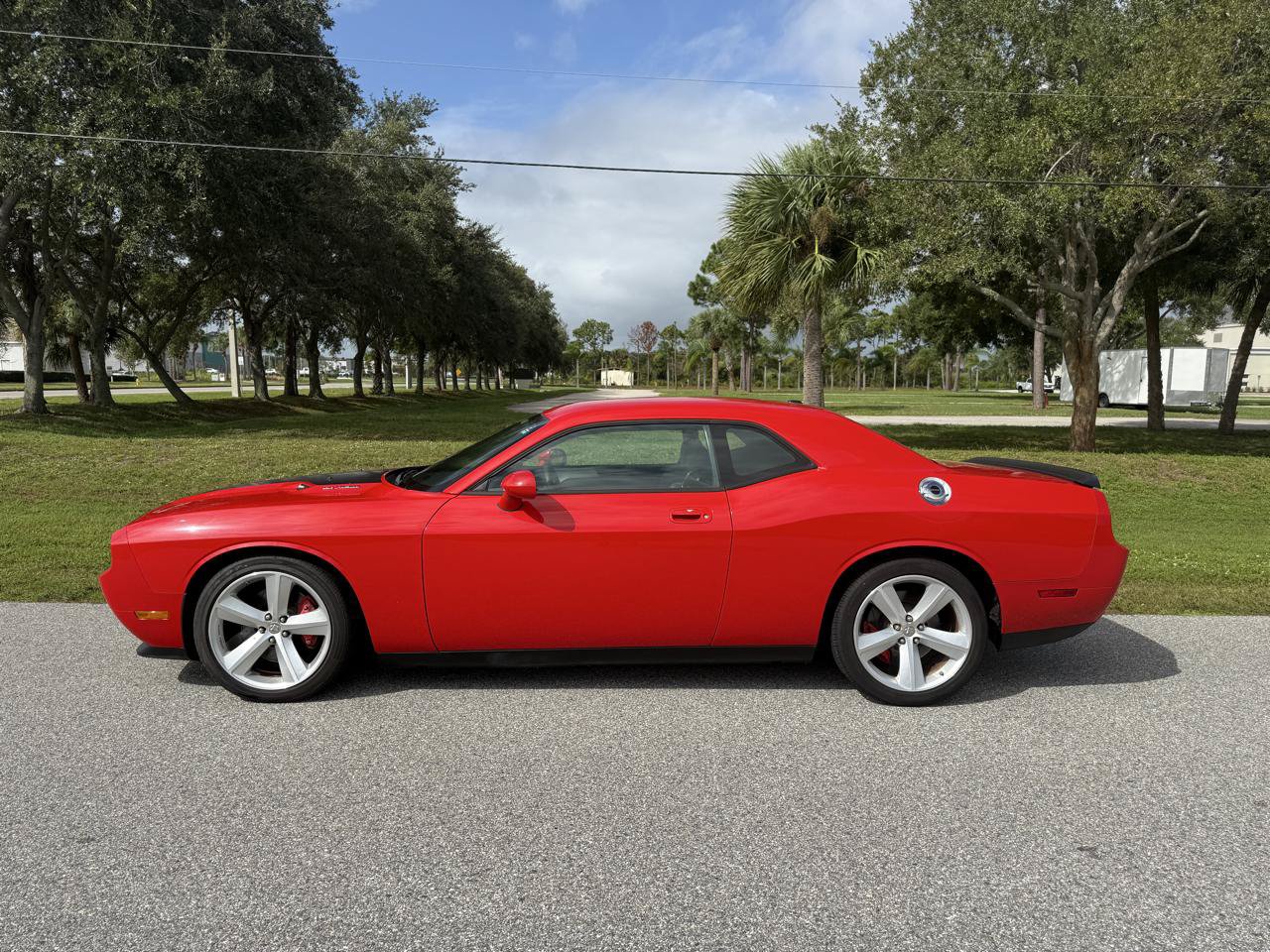 Used 2009 Dodge Challenger SRT8 RWD image 3