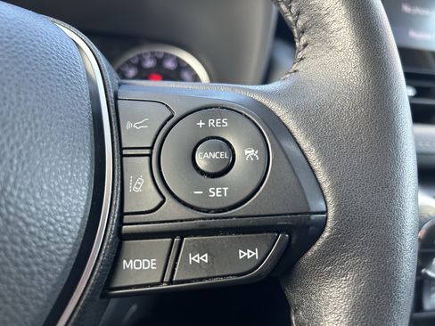 Certified 2022 Toyota RAV4 XLE Premium AWD/4WD image 27