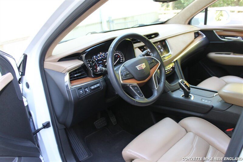 Used 2017 Cadillac XT5 Platinum w/ Driver Assist Package AWD/4WD image 29