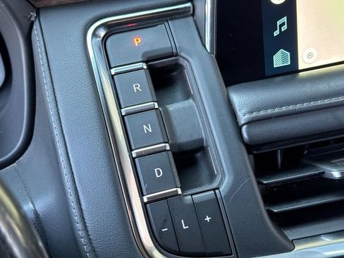 Used 2022 Chevrolet Suburban LT AWD/4WD image 35