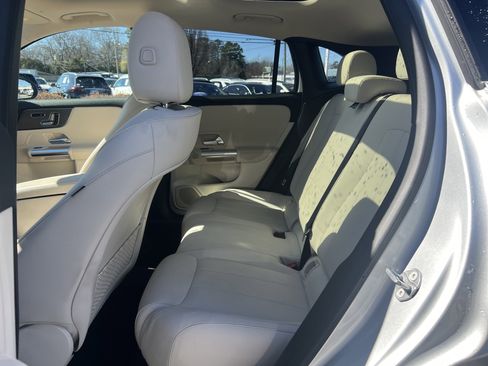 Used 2023 Mercedes-Benz GLA 250 4MATIC w/ Premium Package image 32