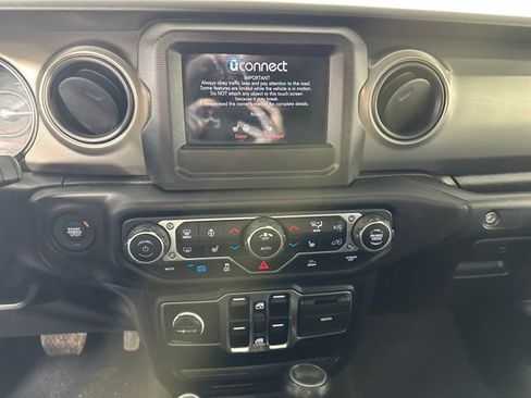 Used 2023 Jeep Wrangler Unlimited w/ Cold Weather Group image 21