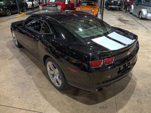 Used 2010 Chevrolet Camaro SS RWD image 16