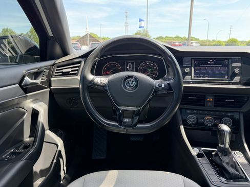 Used 2019 Volkswagen Jetta R-Line w/ R-Line Cold Weather Package FWD image 22