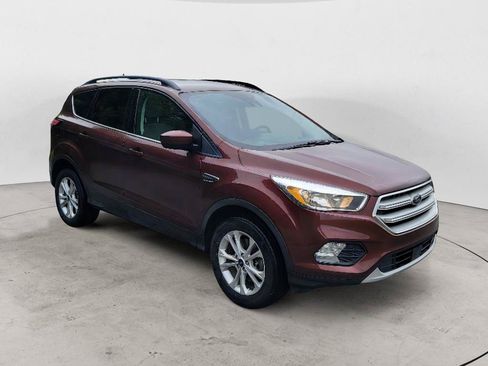 Used 2018 Ford Escape SE w/ Ford Safe & Smart Package AWD/4WD image 3