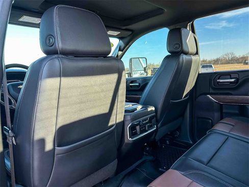 Used 2021 Chevrolet Silverado 2500 High Country w/ Z71 Off-Road Package image 17