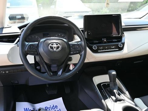Used 2025 Toyota Corolla LE FWD image 29