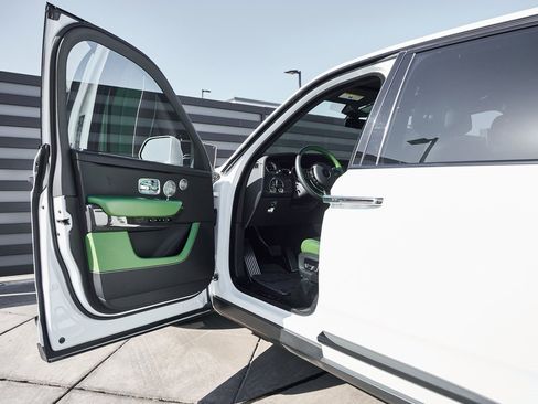 Used 2023 Rolls-Royce Cullinan Black Badge w/ Driver's Package image 34