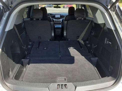 Used 2022 Ford Explorer XLT w/ Equipment Group 202A image 47