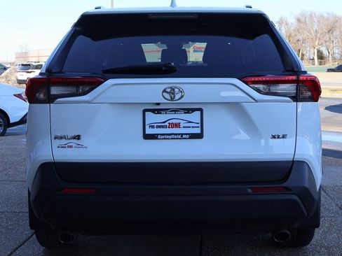 Used 2021 Toyota RAV4 XLE w/ Convenience Package image 5