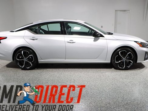 Used 2024 Nissan Altima 2.5 SR w/ SR Premium Package image 6