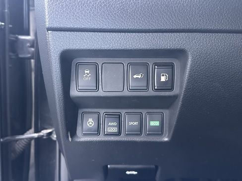 Used 2018 Nissan Rogue SV w/ Premium Package image 26