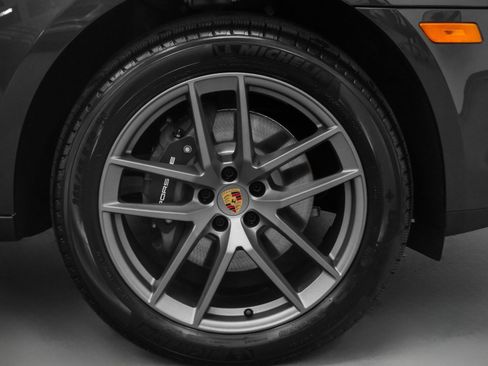 Used 2025 Porsche Macan image 15