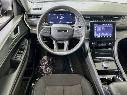 Used 2023 Jeep Grand Cherokee Laredo AWD/4WD image 20