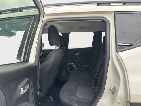 Used 2016 Jeep Renegade Latitude image 11