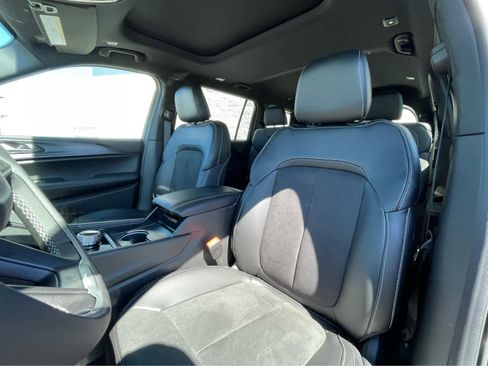 New 2025 Jeep Grand Cherokee L Altitude image 21