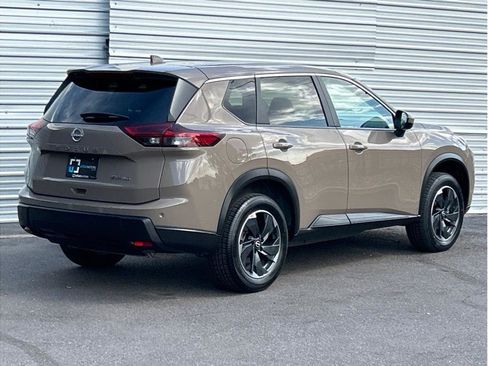 Used 2024 Nissan Rogue SV image 10