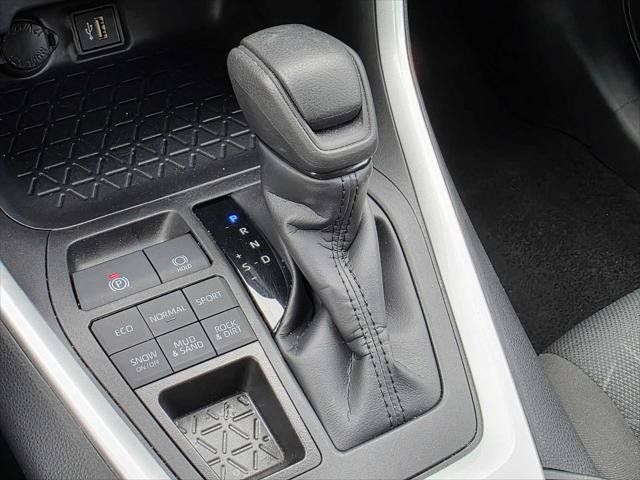 Used 2025 Toyota RAV4 XLE AWD/4WD image 33