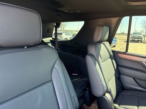 Used 2025 GMC Yukon Denali w/ Denali Reserve Package image 6