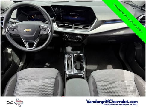Used 2025 Chevrolet Trax LT w/ LT Convenience Package FWD image 11