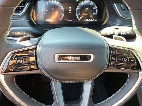 Used 2023 Jeep Grand Cherokee Overland w/ Luxury Tech Group IV image 22