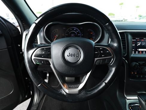 Used 2020 Jeep Grand Cherokee Laredo RWD image 11