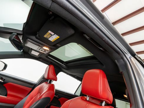 Used 2023 Toyota Highlander XSE image 16