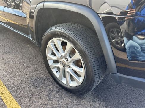 Used 2017 Jeep Grand Cherokee Limited image 14