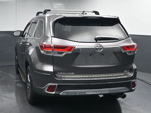 Used 2019 Toyota Highlander XLE image 7
