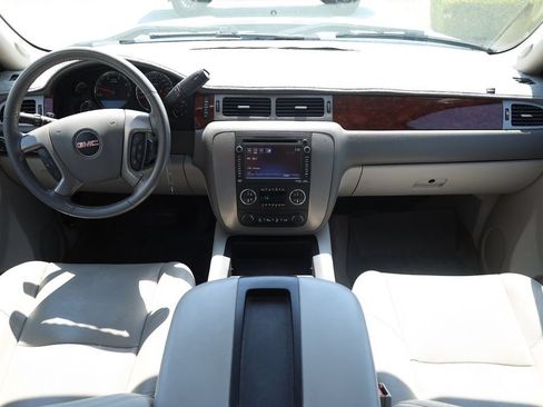 Used 2014 GMC Sierra 2500 SLT w/ SLT Convenience Package AWD/4WD image 18