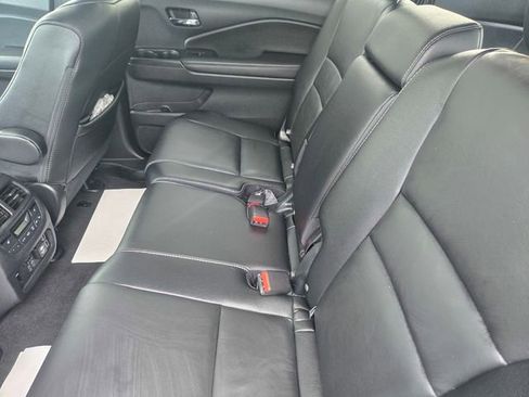 Used 2020 Honda Pilot Touring image 9