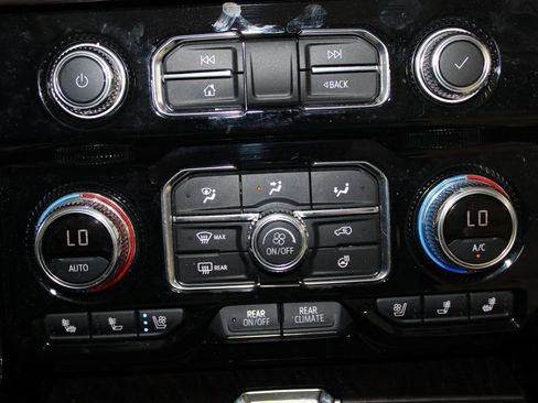 Used 2024 GMC Yukon Denali w/ Denali Reserve Package AWD/4WD image 29