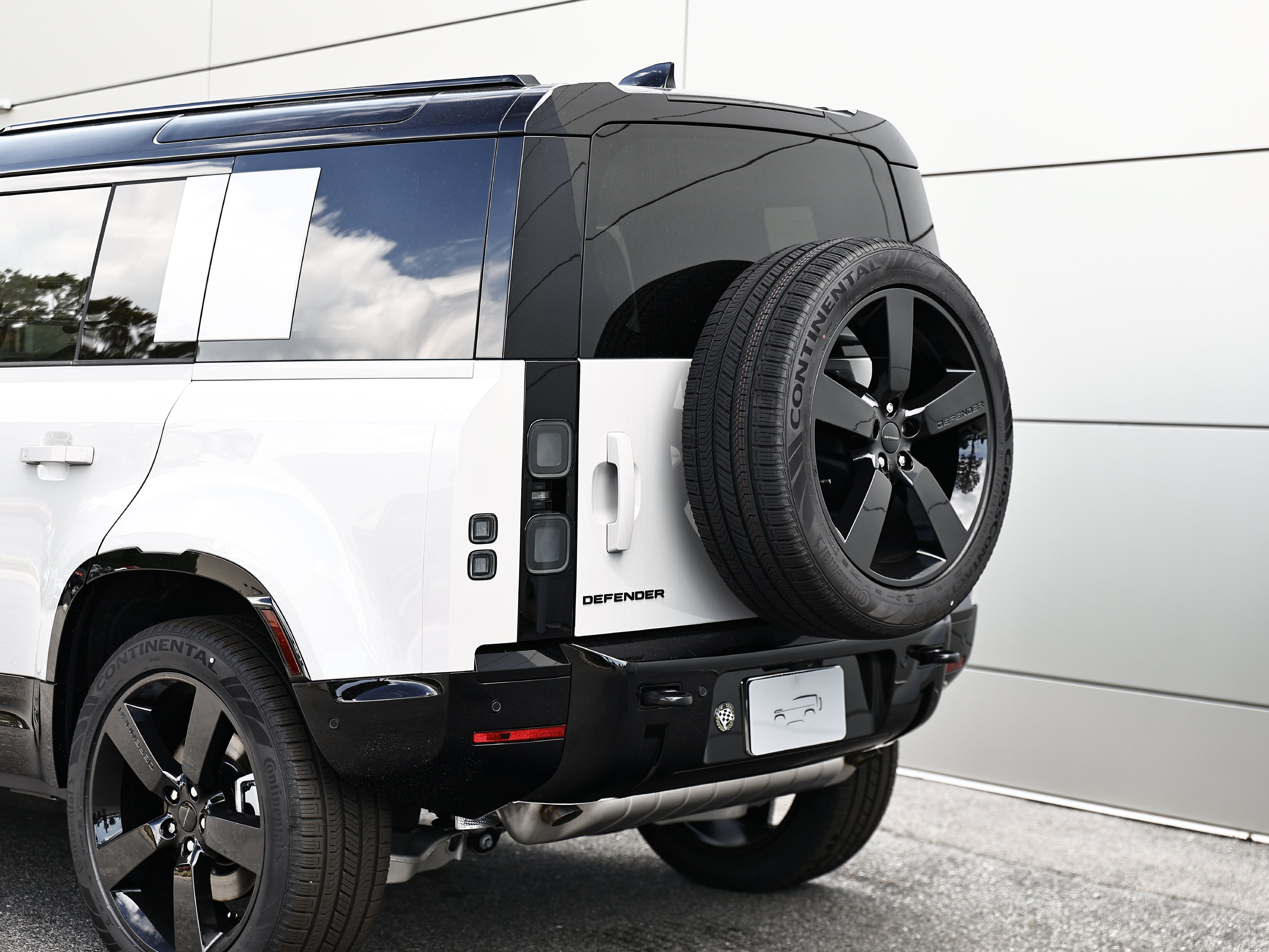 New 2026 Land Rover Defender 110 X-Dynamic SE AWD/4WD image 9